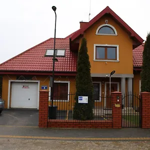 Dworek W Zieleni Проживание в семье